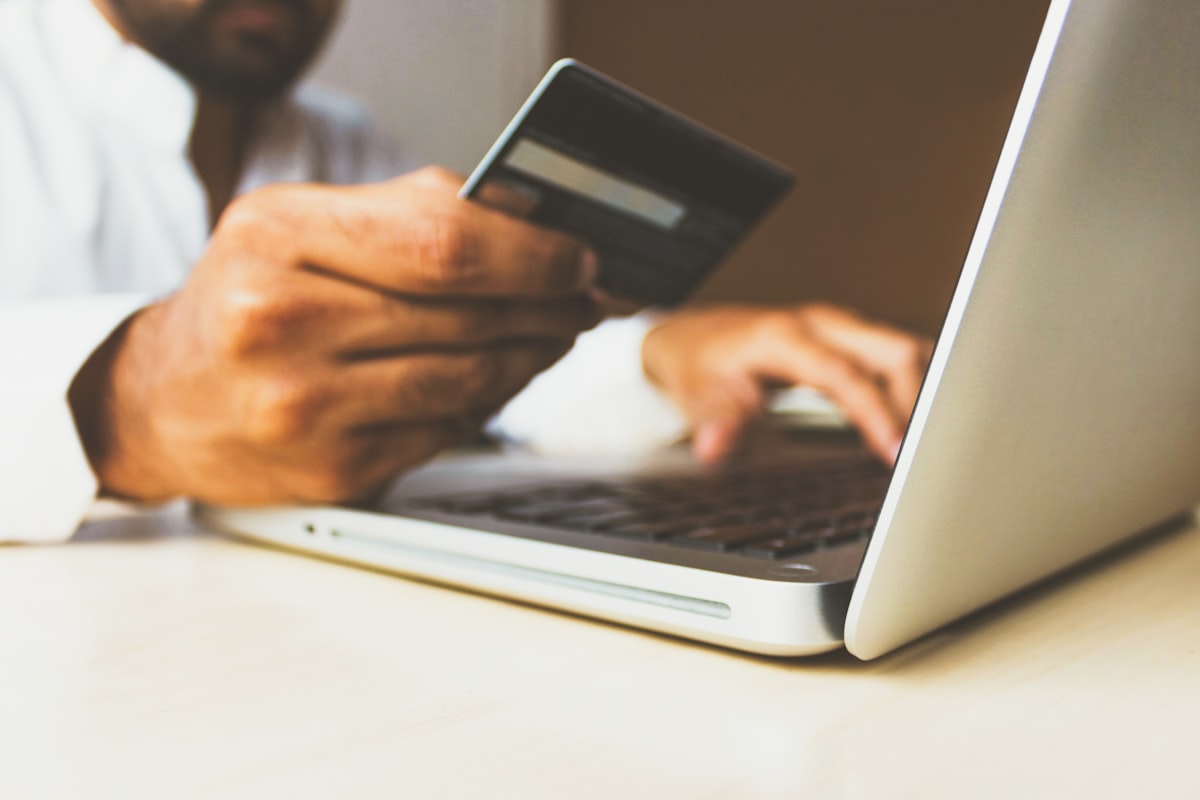 CRED: Turning Credit Card Bills Into a ₹2,735 Cr Business — GTM case study with revenue data